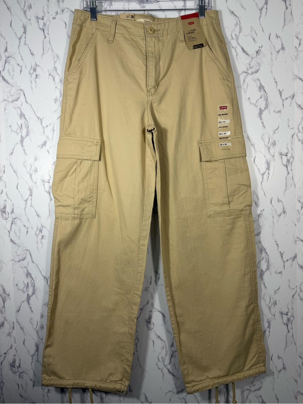 Levi’s Women’s 94 Baggy Cargo Pants Size 28(6) x 30 Khaki Beige NWT